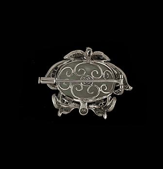 BROSCH, 18k vitguld, opal samt briljantslipade diamanter. Vikt ca 8 g.