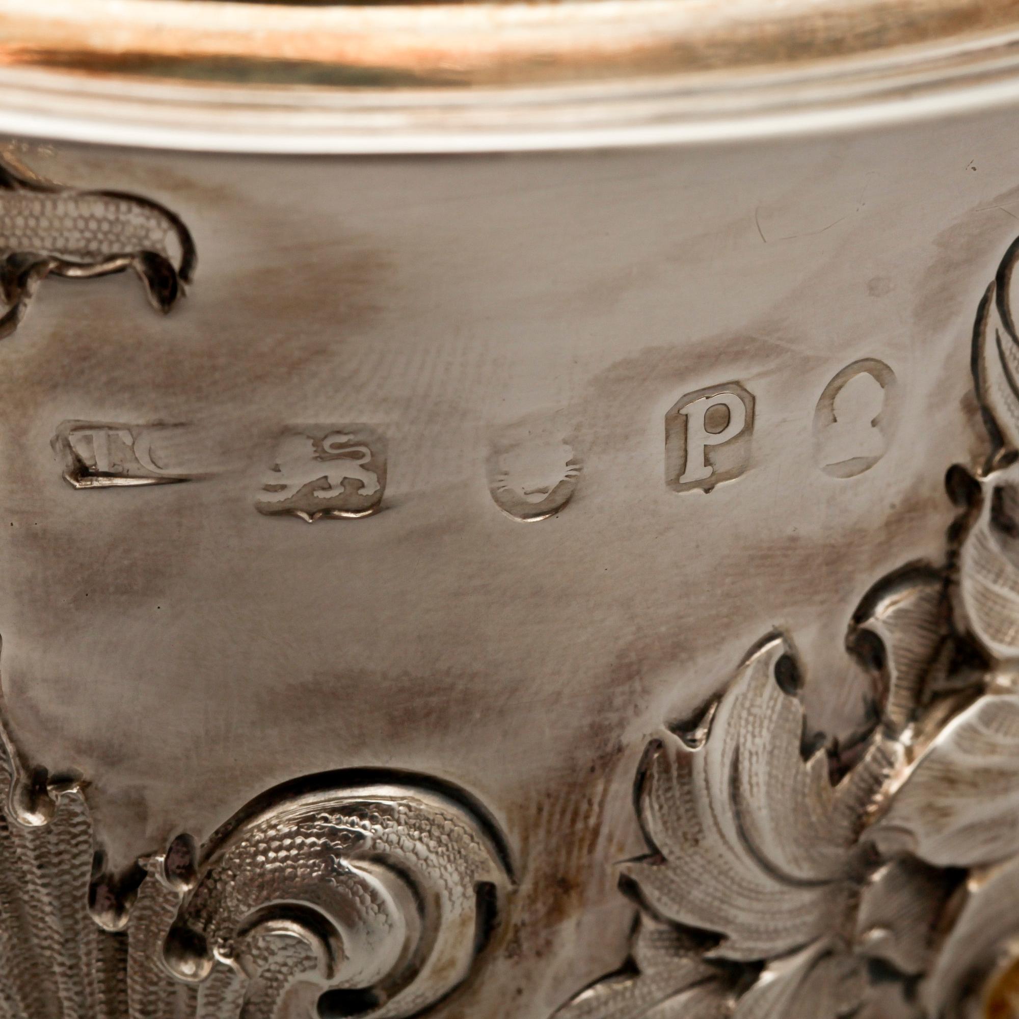 DRYCKESKANNA, silver. London 1700-talets andra hälft, trol Thomas Ollivant. Ca 820gr.