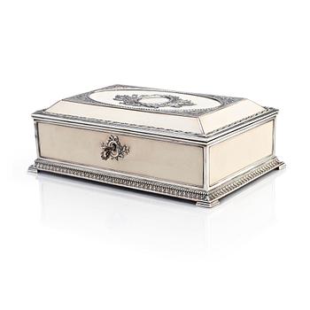 A rare silver enamel casket Moscow, W.A. Bolin, Moscow 1912–1917.