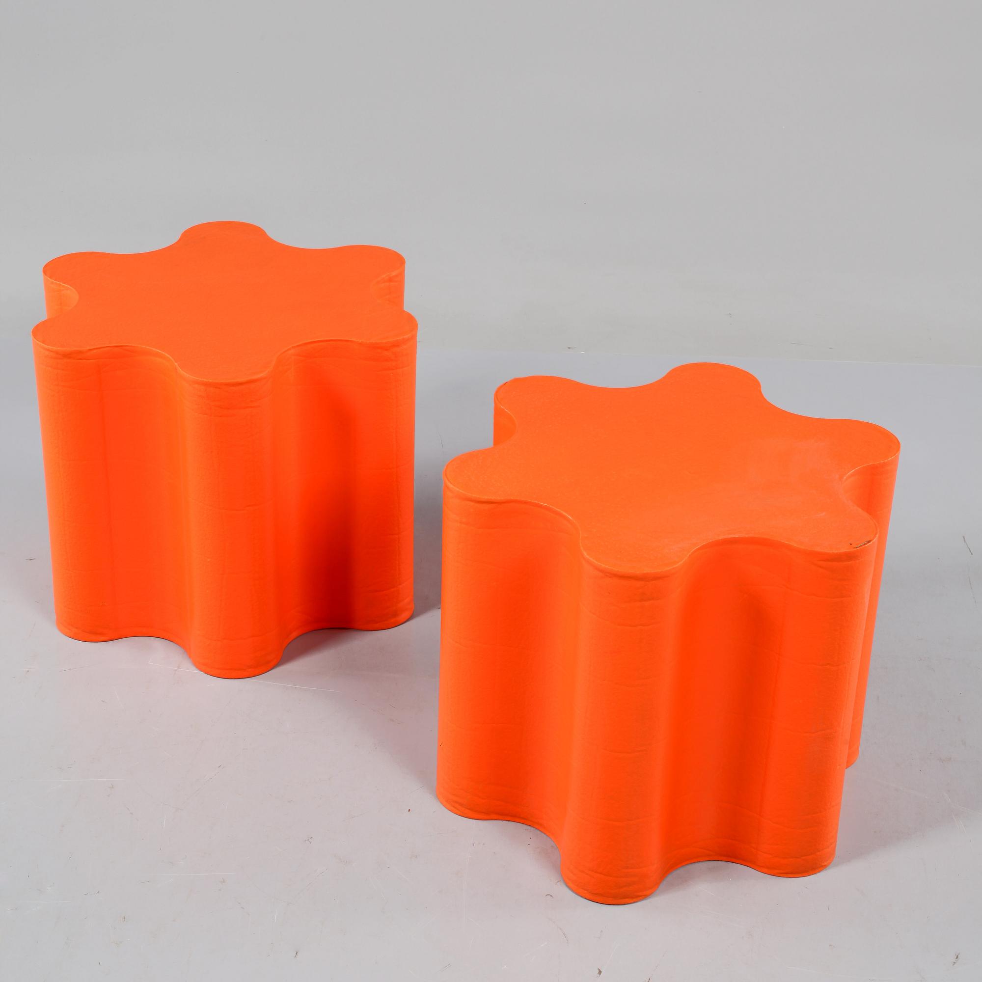 SITTPUFFAR, 2 st, 1900-talets andra hälft.