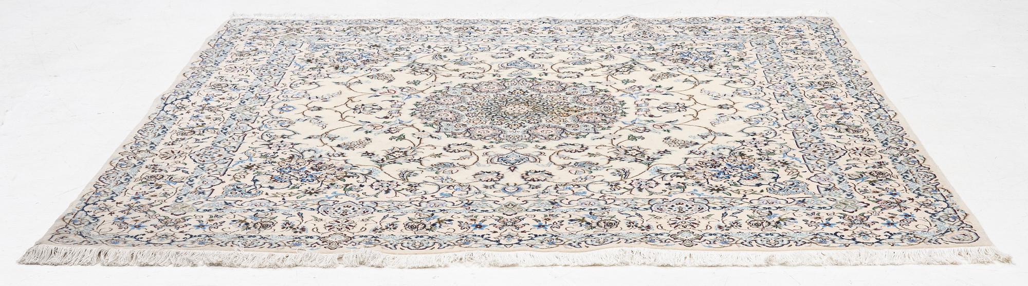 Matta, Nain part silk, s.k 9LAA, ca 200 x 200 cm.