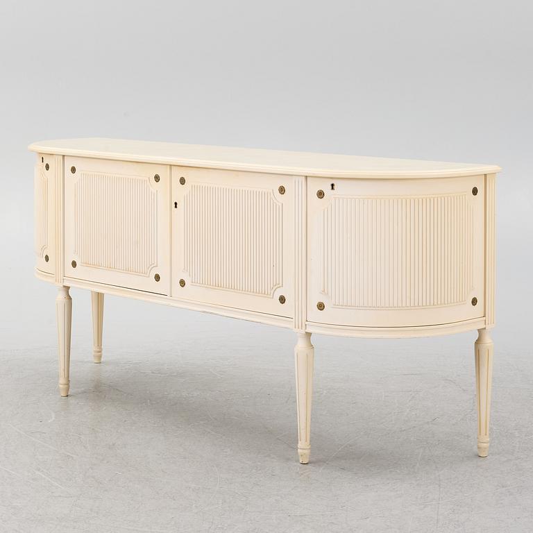 Sideboard, gustaviansk stil, Oscar Edv. Ekelunds Snickerifabriks AB, Virserum, 1900-talets andra hälft.