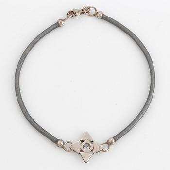 Bracelet with brilliant-cut diamonds  0,24 ct + 0,07 ct.