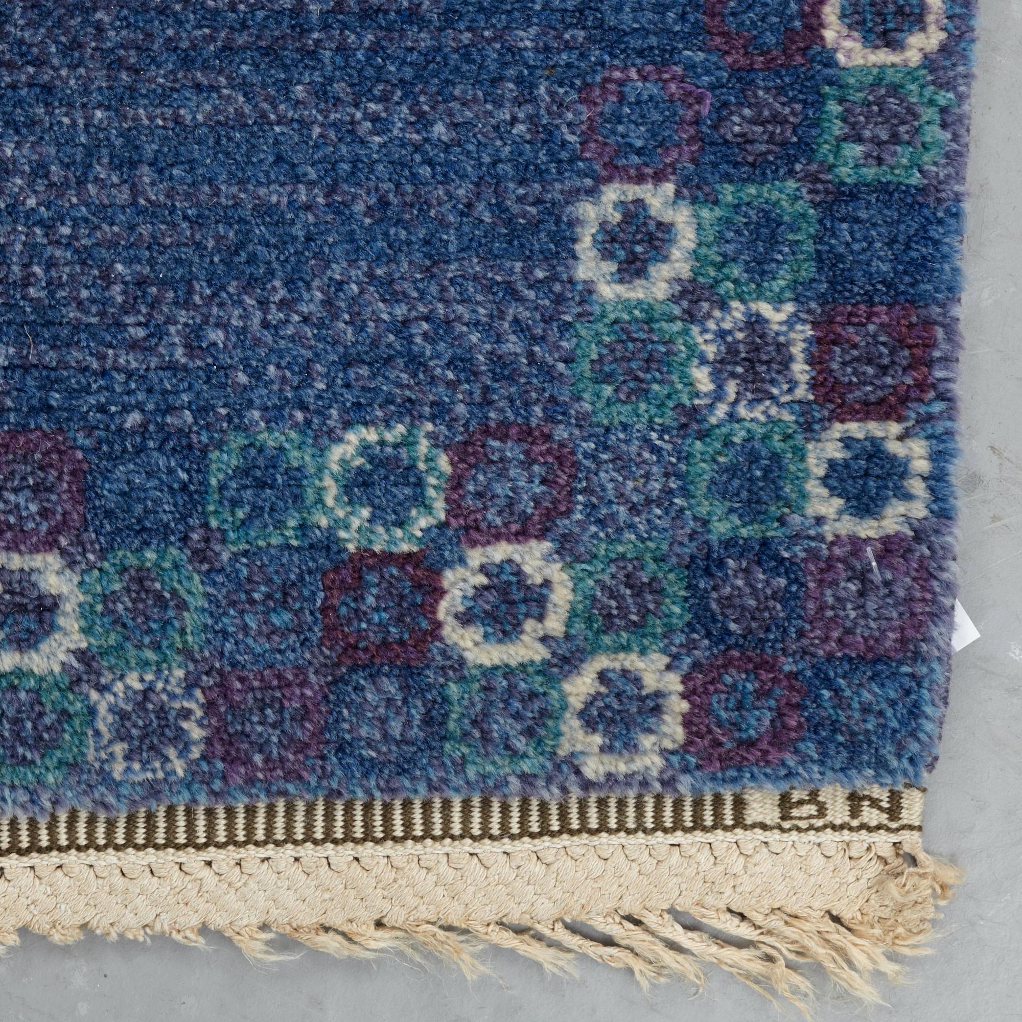Barbro Nilsson, matta, "Stjärnflossan, blå", flossa, ca 250-253 x 249-253 cm, signerad AB MMF BN.