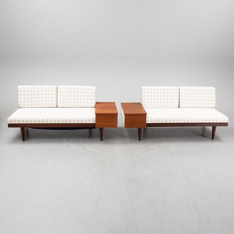 Haldor Vik och Ingmar Relling, ett par soffor / dagbäddar, 'Svane', Ekornes, Norge, 1960-tal.