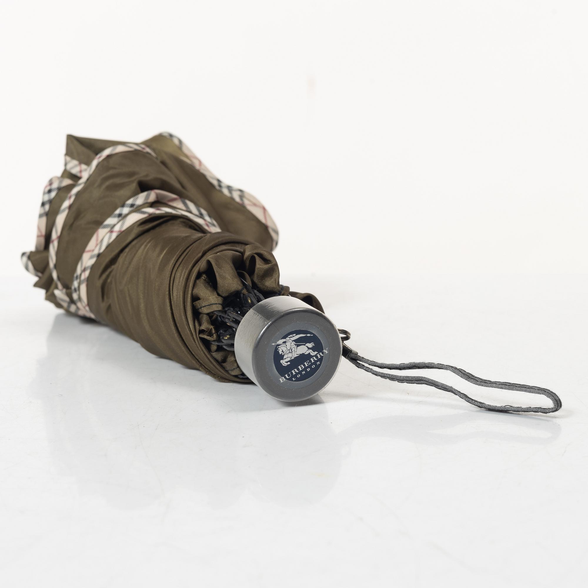 Burberry, umbrella.