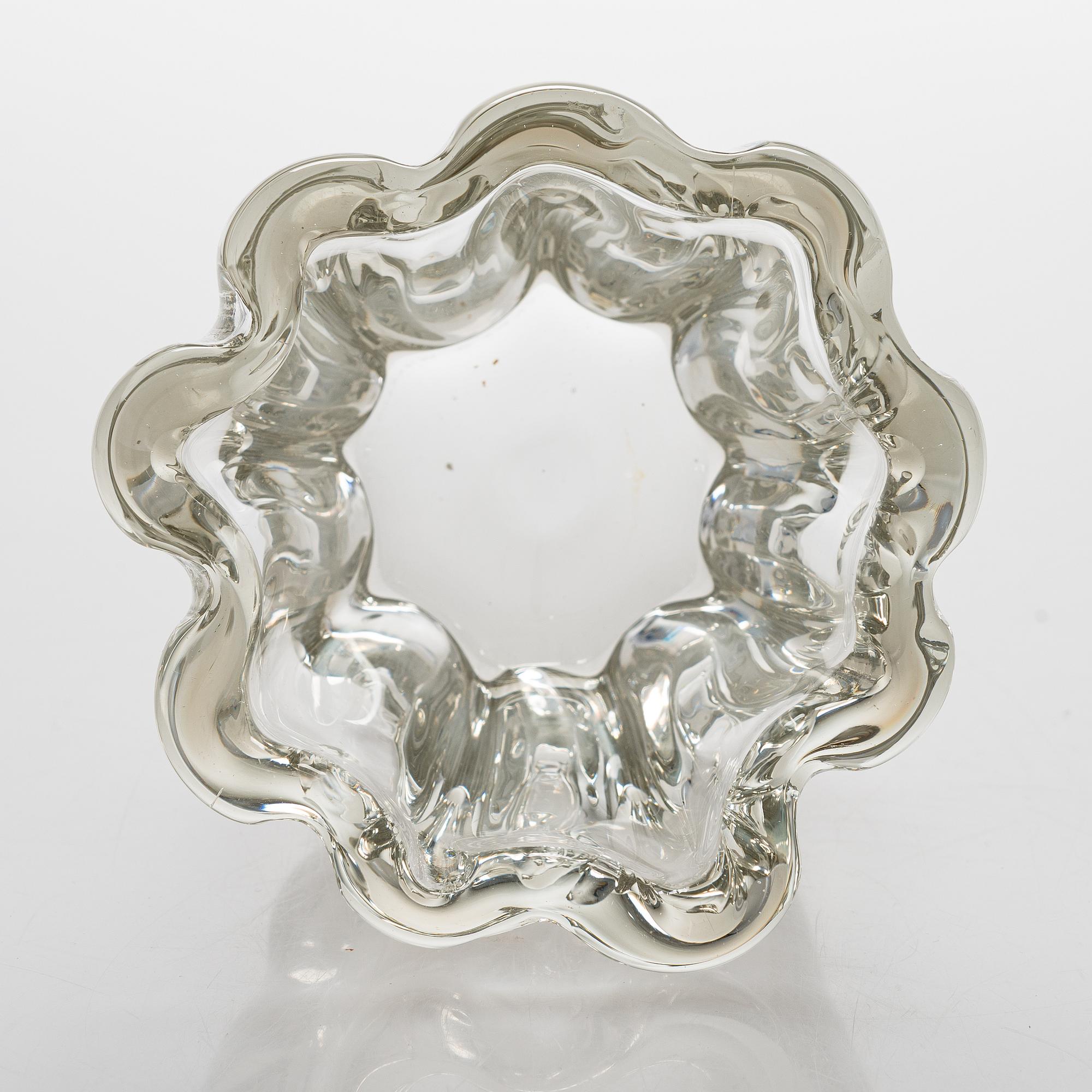 Tapio Wirkkala, A "Kalvolan kanto 3241" glass vase signed Tapio Wirkkala 3241.