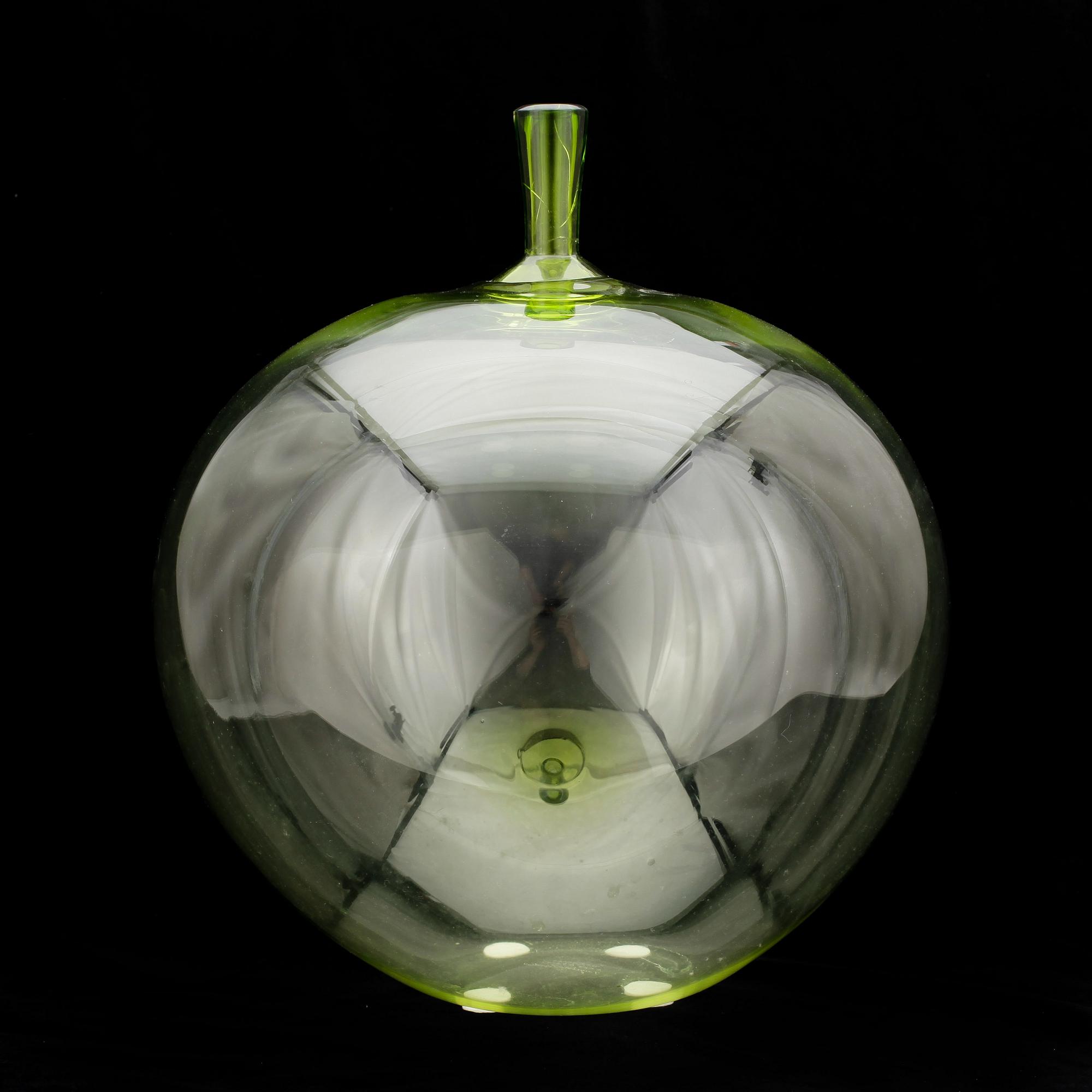INGEBORG LUNDIN, vas, "Äpplet", Orrefors.