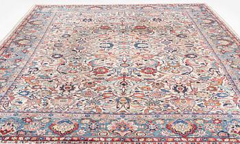 A semi-antique Sarouk carpet, ca 404 x 305 cm.