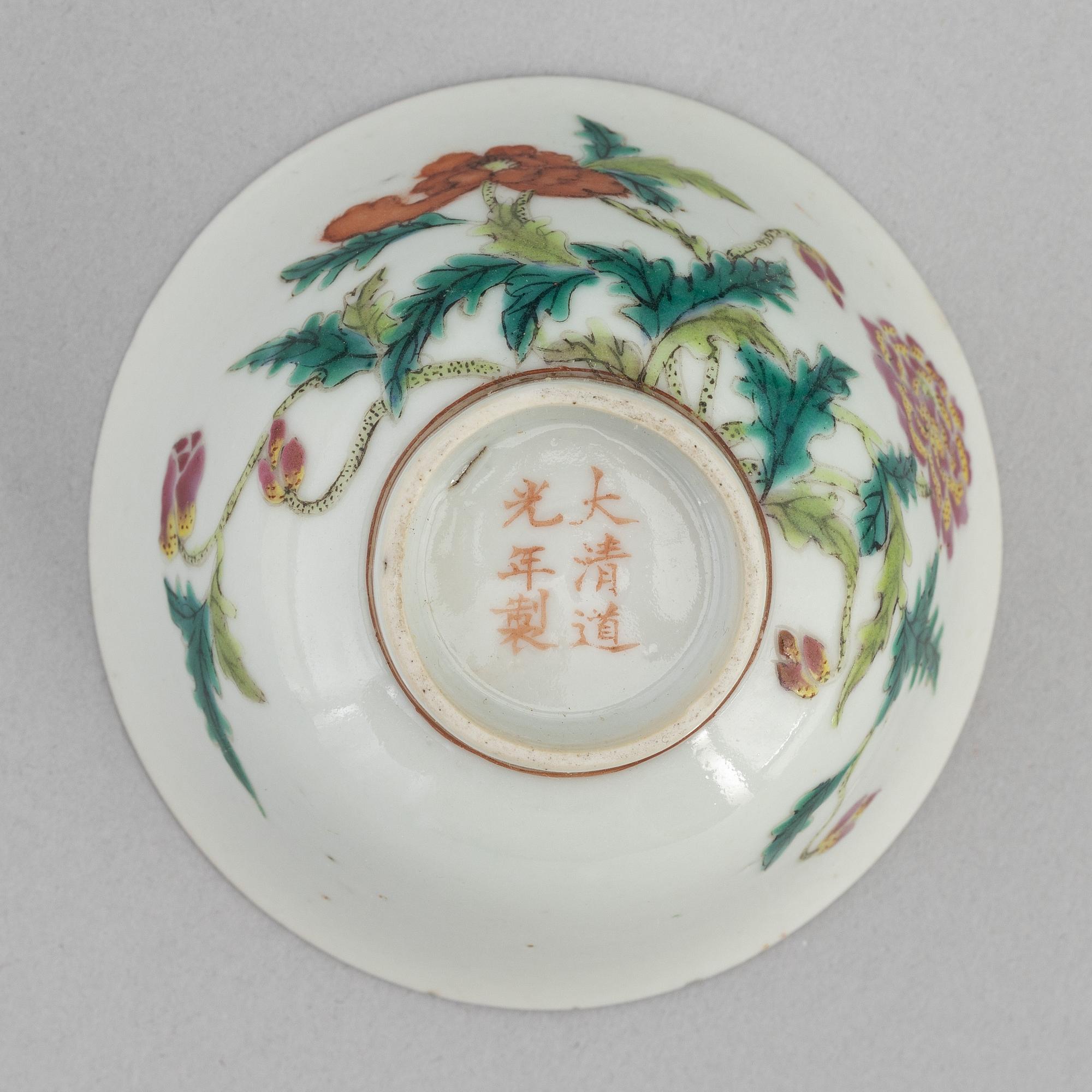 A Chinese porcelain tazza, bowl and teapot, late Qing dynasty, late 19th century.