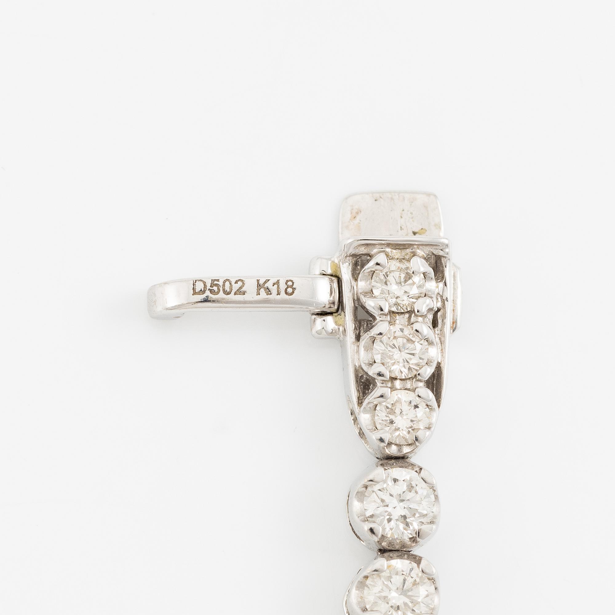 Tennis bracelet 18K white gold with brilliant-cut diamonds.