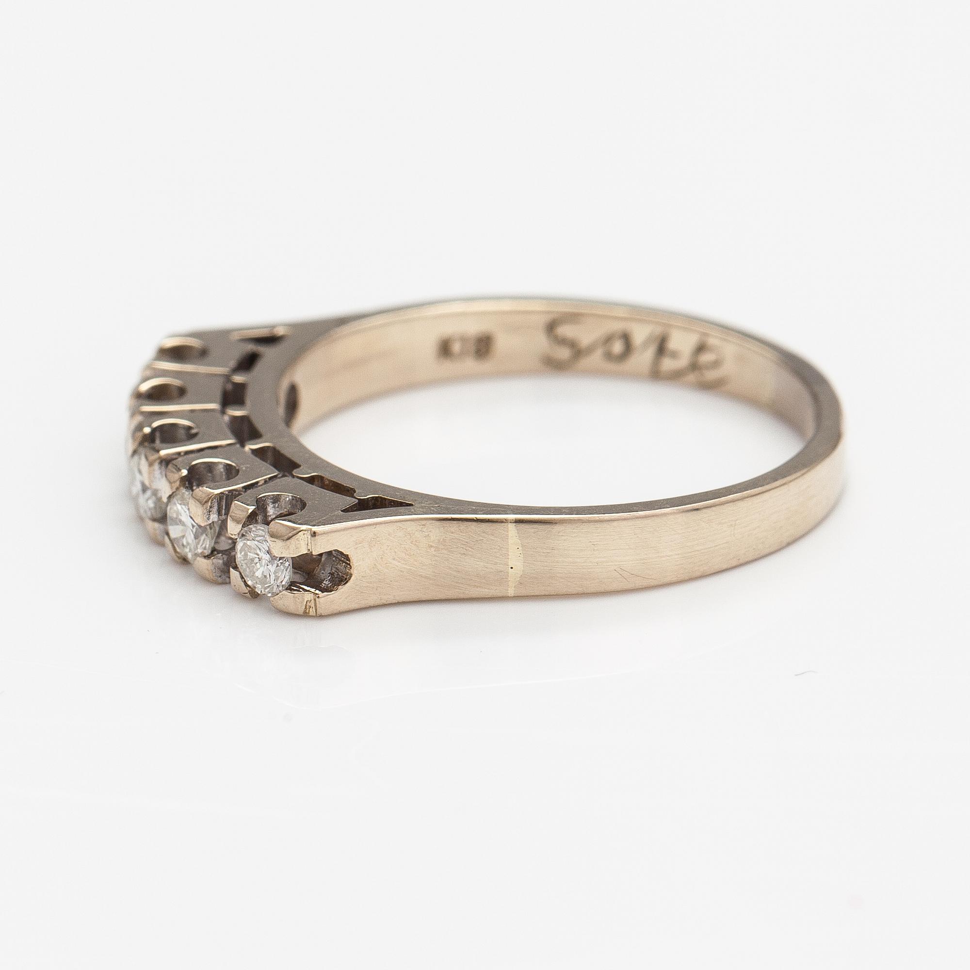 Ring, 18K guld, diamanter 0.34 ct tot enligt gravyr.