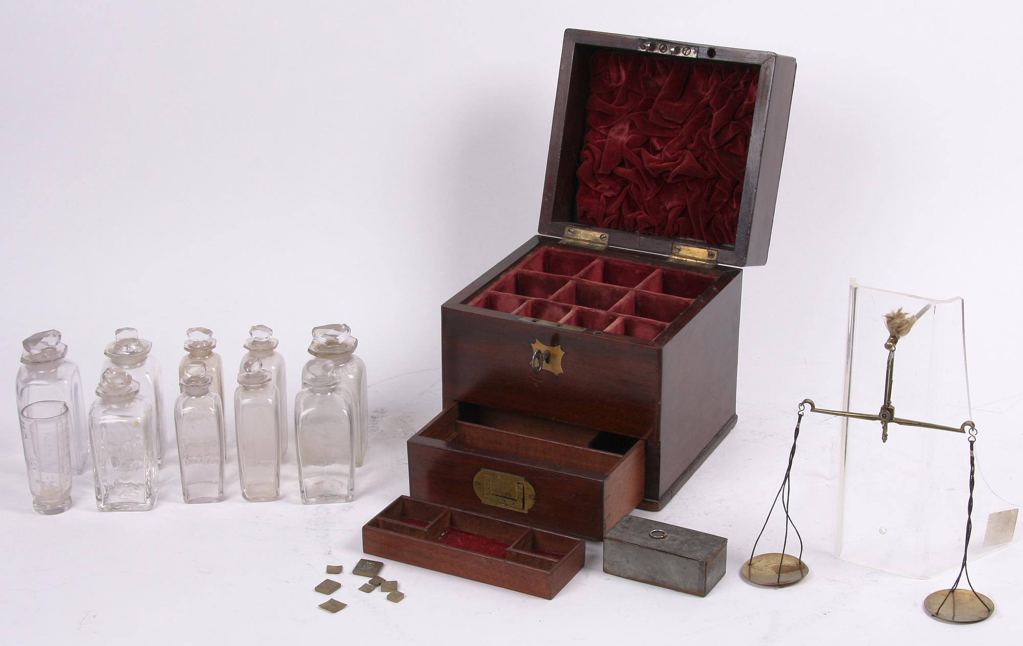 SCHATULL, England, 1800-tal.