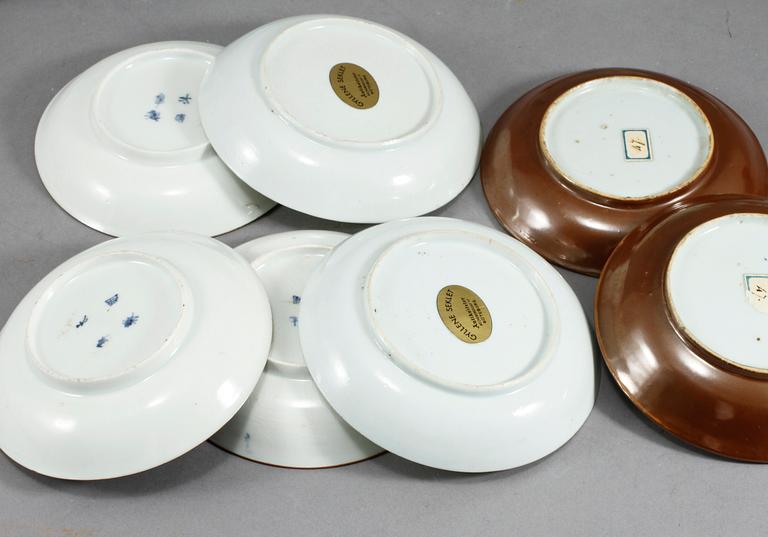 KOPPAR MED FAT, 7 st, porslin, Kina, 1700- samt sent 1800-tal.
