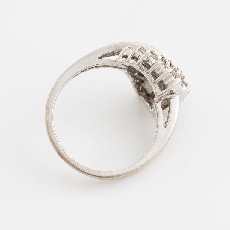 A 14K gold ring set with round brilliant-cut diamonds.