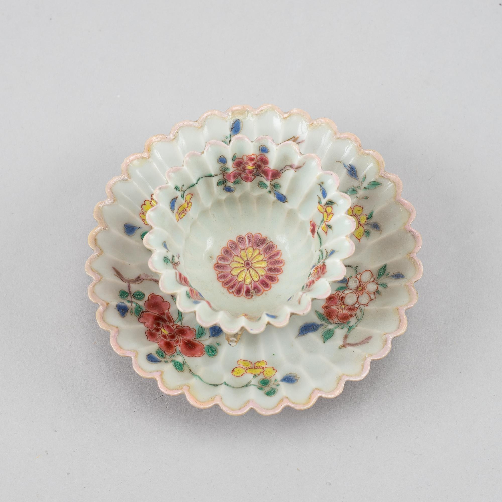 A famille rose cup with stand, Qing dynasty, Yongzheng (1723-35).