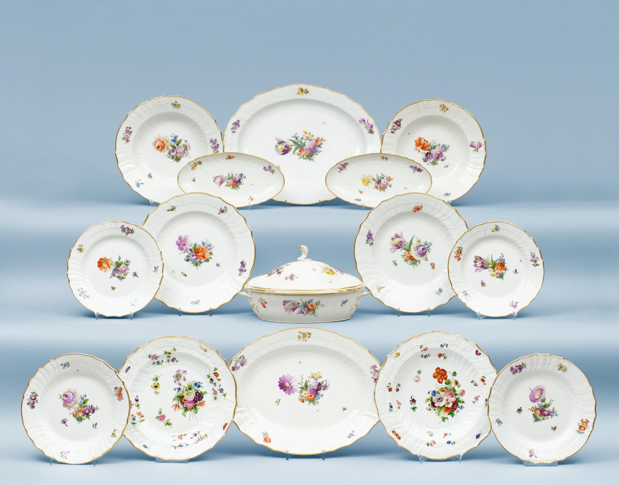 A Royal Copenhagen dinner service, "Sachsisk Blomst", 20th Century. (41 pieces).