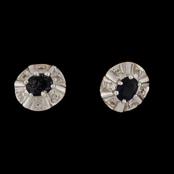 RING samt ÖRGHÄNGEN, 2 st, 18k guld, safirer samt briljanstlipade diamanter. Total vikt ca 7 g.