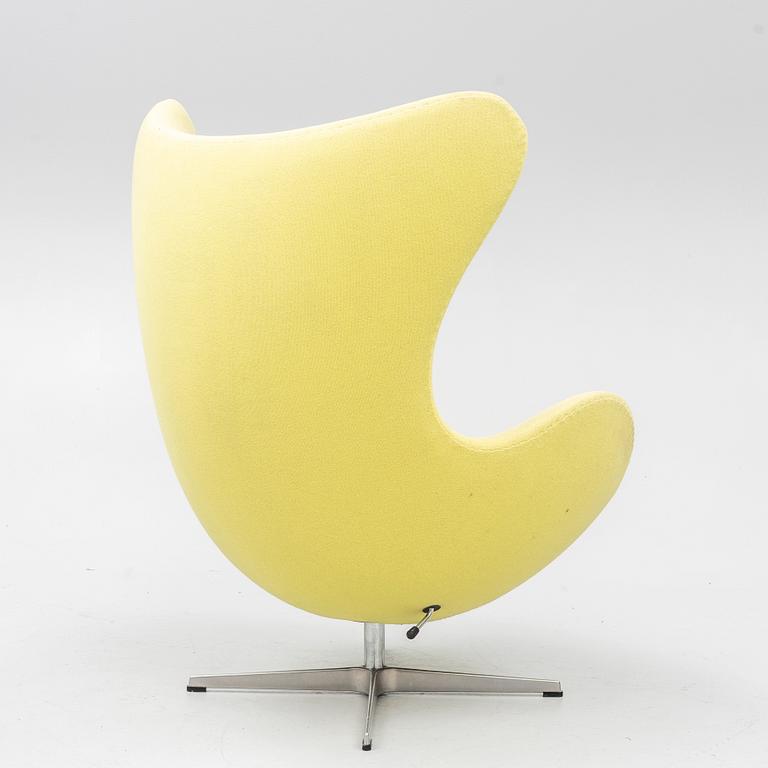 Arne Jacobsen, a swivel easy chair, 'The Egg', Fritz Hansen 1992.