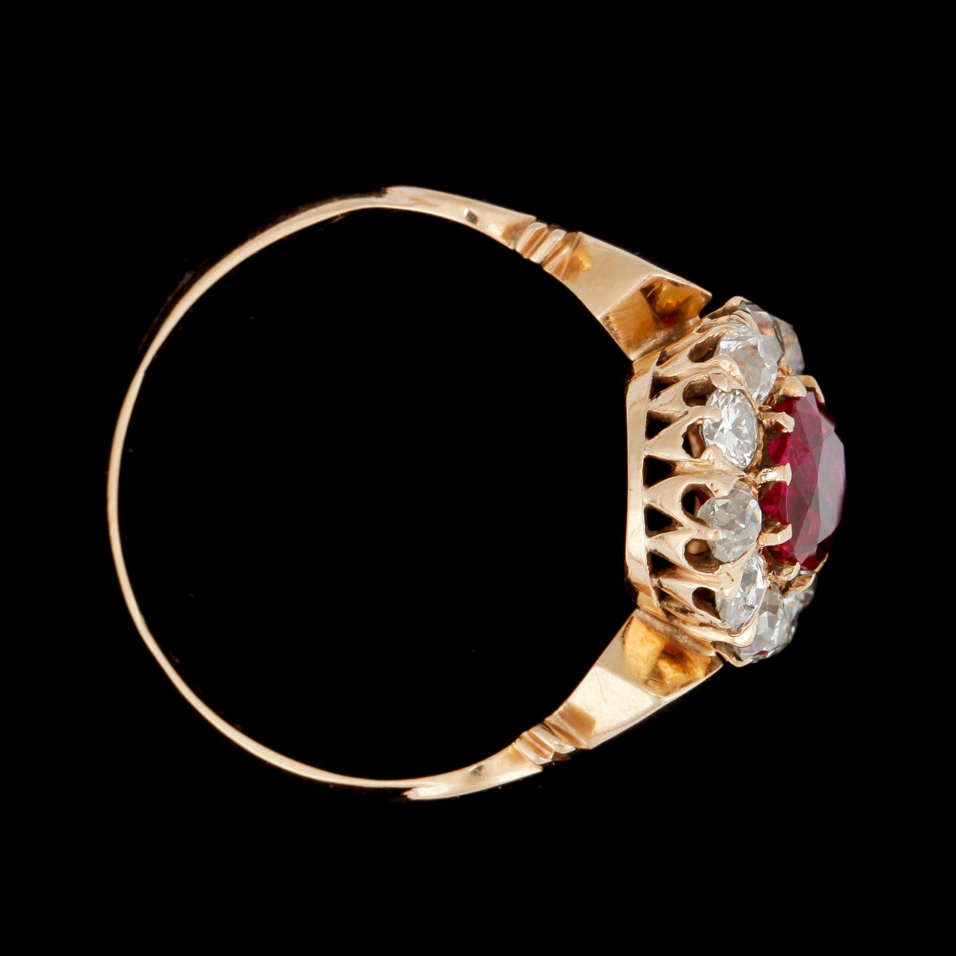 RING med rubin, 2.02 ct, samt gammalslipade diamanter totalt ca 0.90 ct.