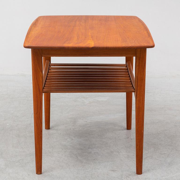 TOVE & EDVARD KINDT LARSEN, a coffee table, model nr 510. France & Søn, Denmark, 1950s.