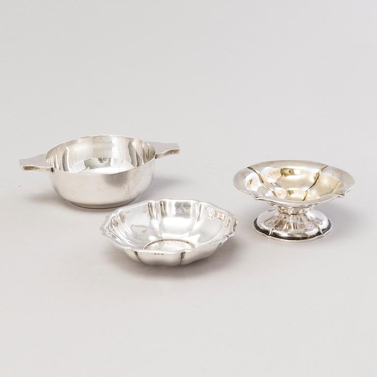 MALJOJA, 2 kpl, hopeaa, ja pikari, Wien Sheffield Kiina tms. Uushopea tarjotin, Ei huutokauppaan.