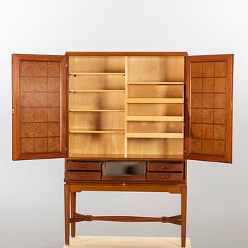 CABINET, Hjalmar Wikström Möbelsnickare, Stockholm, 1920-/1930-tal. Attributed to Carl Malmsten.