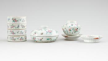 PORSLINSFÖREMÅL, 4 delar, Kina, 1800-/1900-tal.