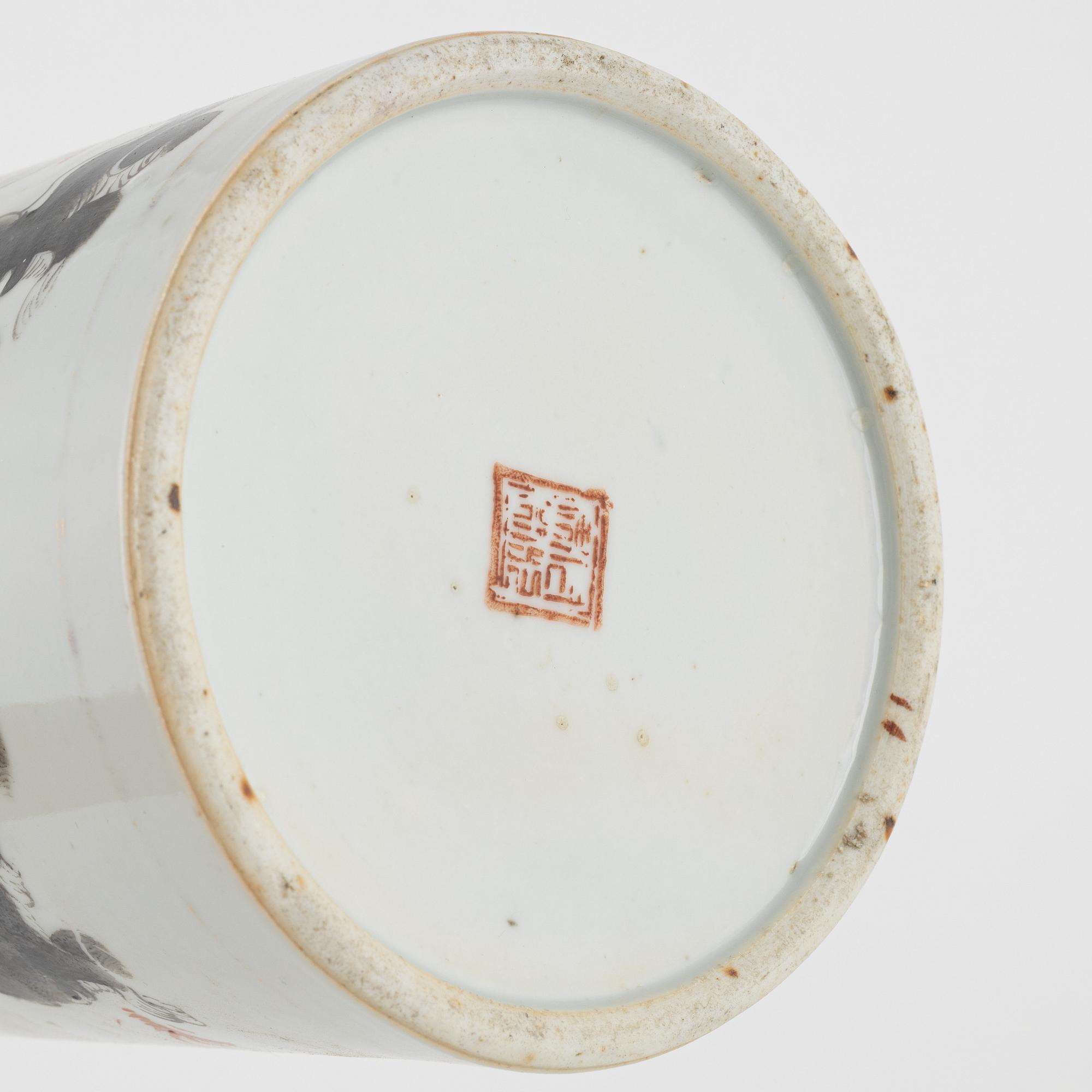 A porcelain brush stand, China, 20th century.