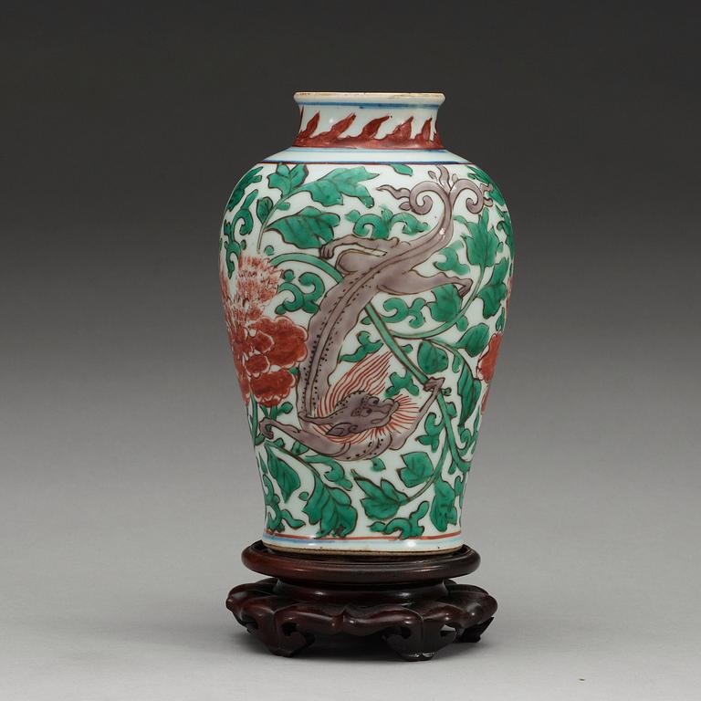 A Transitional wucai vase, 17th Century.