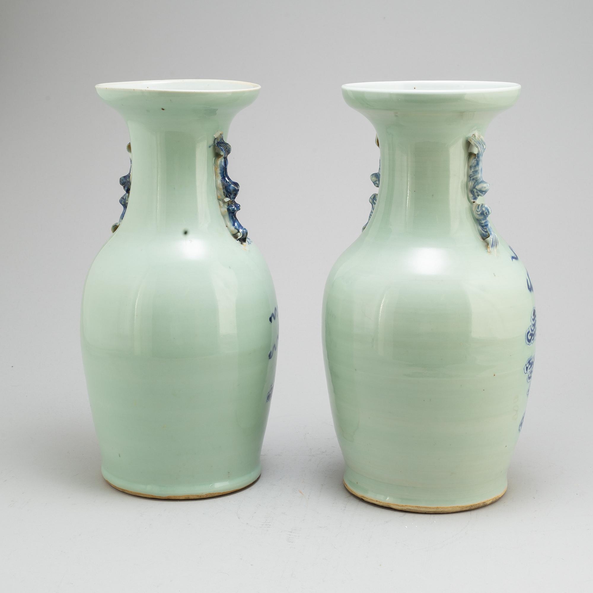VASER, ett par, porslin. Qingdynastin, sent 1800-tal.