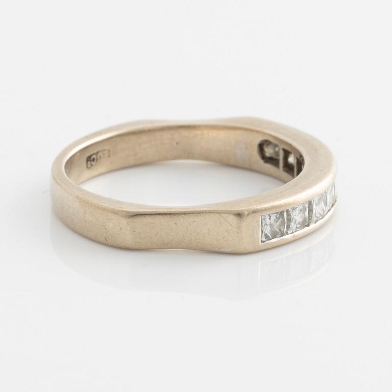 Ring, gold with nine princess-cut diamonds.