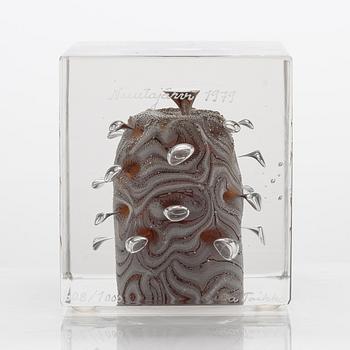 Oiva Toikka, an annual glass cube, 1979, signed Oiva Toikka, Nuutajärvi 1979, numbered 608/1000.