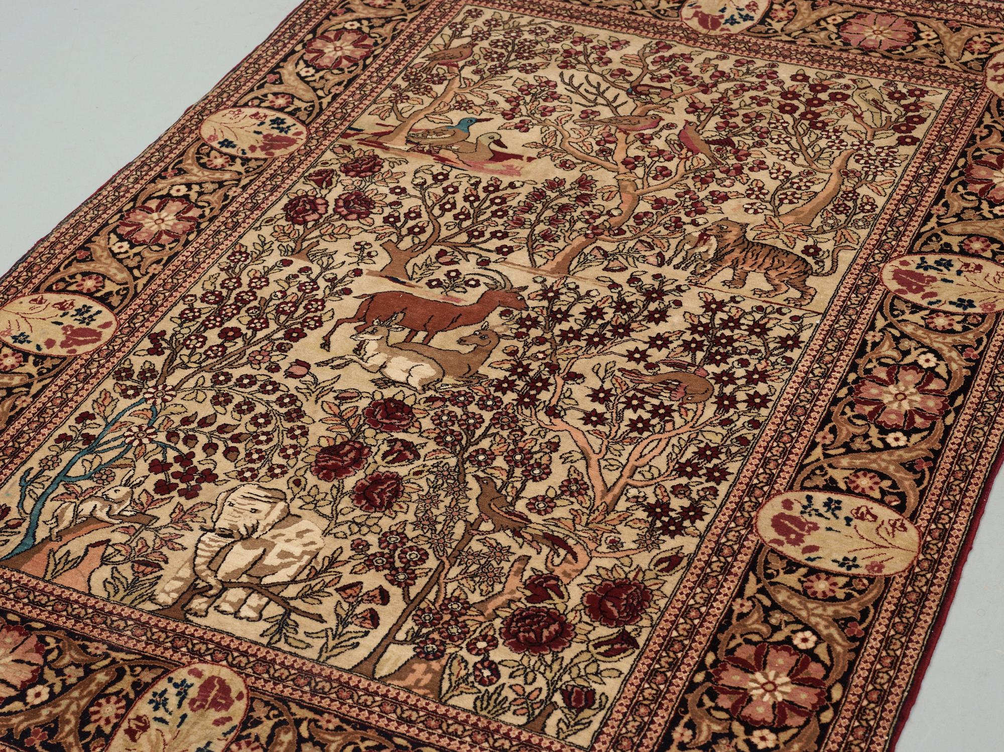SEMI-ANTIQUE ESFAHAN FIGURAL. 196,5 x 137 cm.