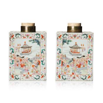 1042. A rare pair of '100 boys' tea caddies, Qing dynasty, 18th/19th century.
