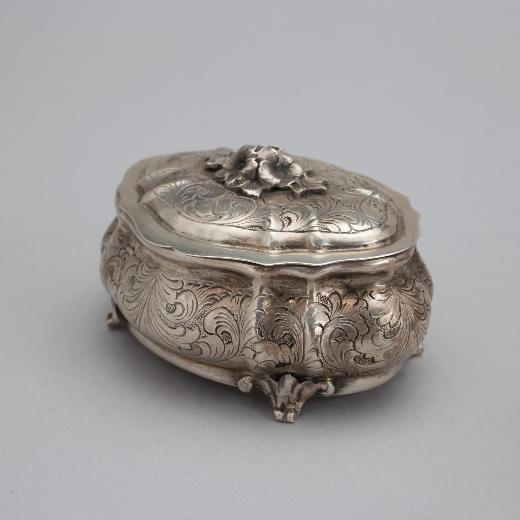 Six silver boxes including a pair of boxes by K A Anderson, Stockholm, 1927. Weigth ca 534 grams.