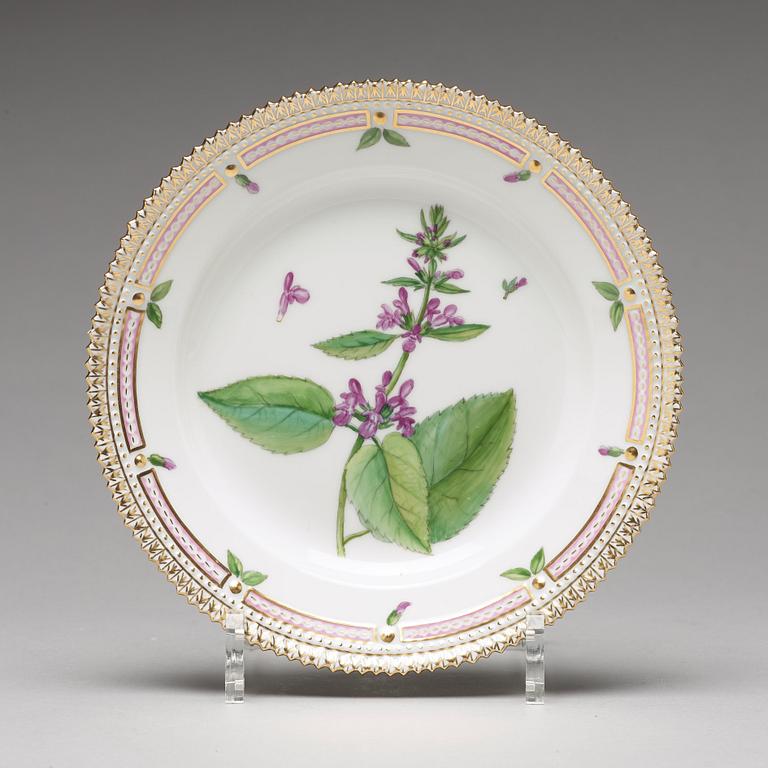 A set of 12 Royal Copenhagen "Flora Dancia" plates, 20th Century.