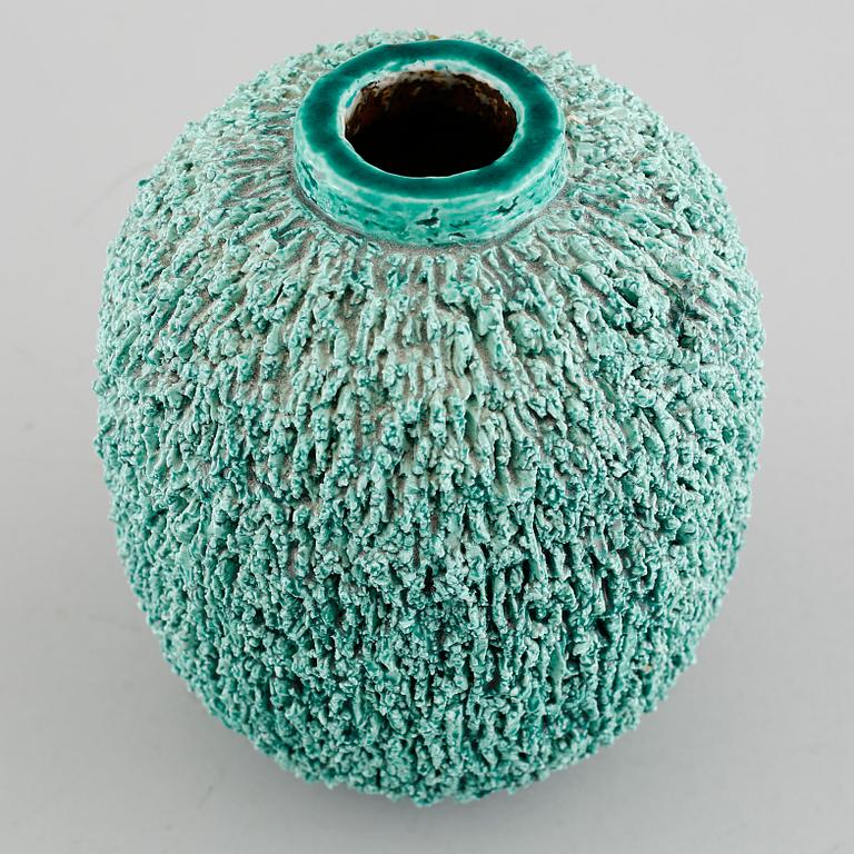 GUNNAR NYLUND, vas, chamotterat stengods, Rörstrand, formgiven 1936.