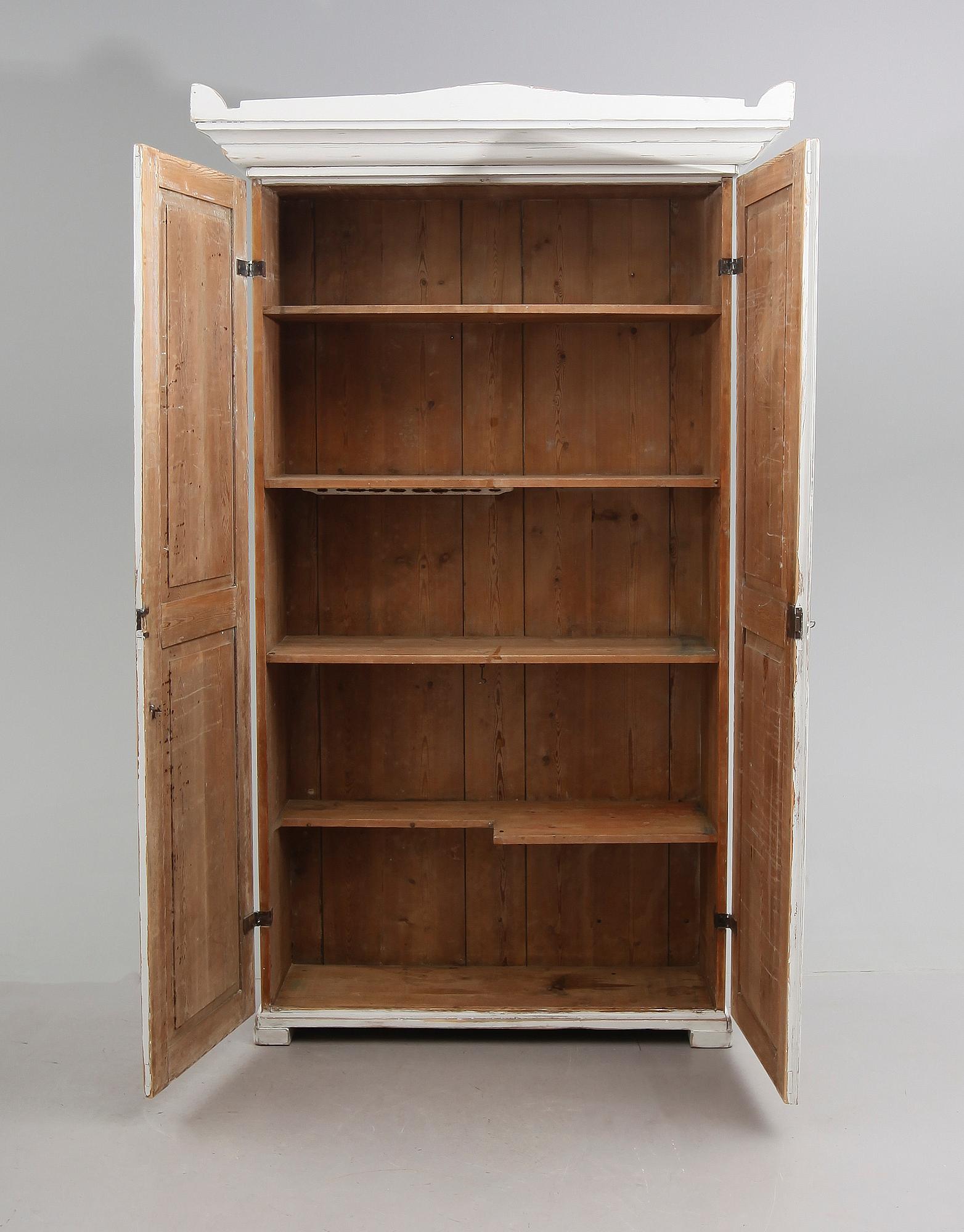 KLÄDSKÅP, 1800-talets mitt.