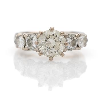Ring, 18k gold with 5 diamonds.