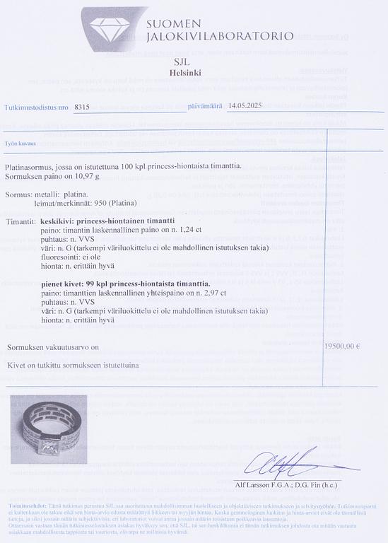 Sormus, platinaa ja princess-hiottuja timantteja yhteensä noin 4.21 ct.