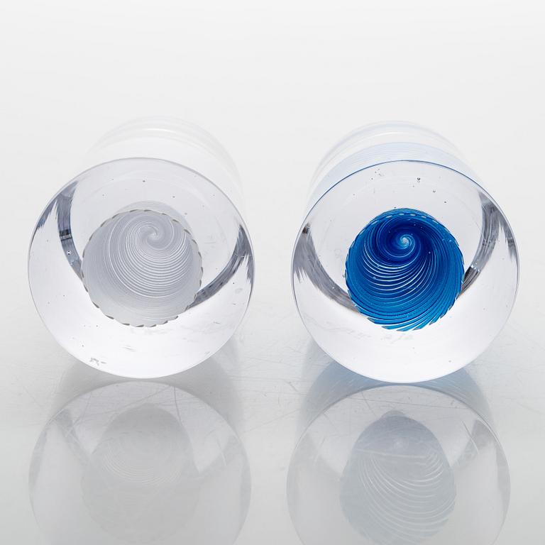 Joonas Laakso, glasskulpturer, 2 st, signerade J. Laakso OXIIIIII 1/2-2/2.