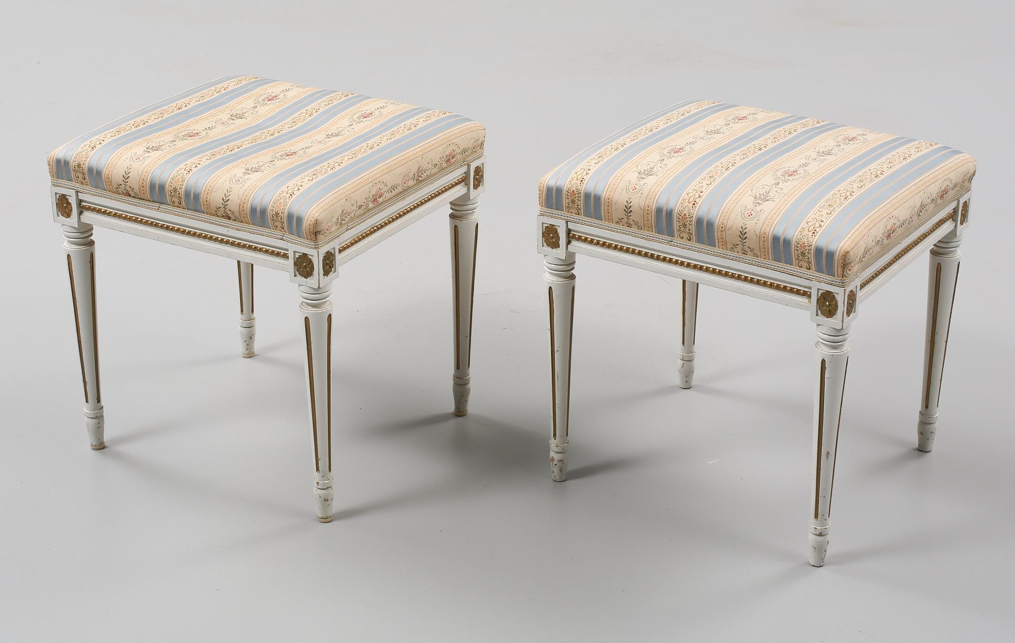 TABURETTER, ett par, gustaviansk stil,  omkring1900-talets mitt.