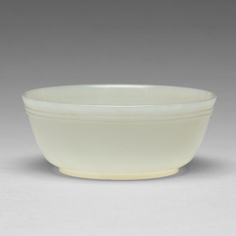 A nephrite bowl, Qing dynasty, circa 1900.