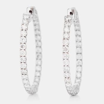 A pair of diamond hoop earrings, 2.92 cts in total.