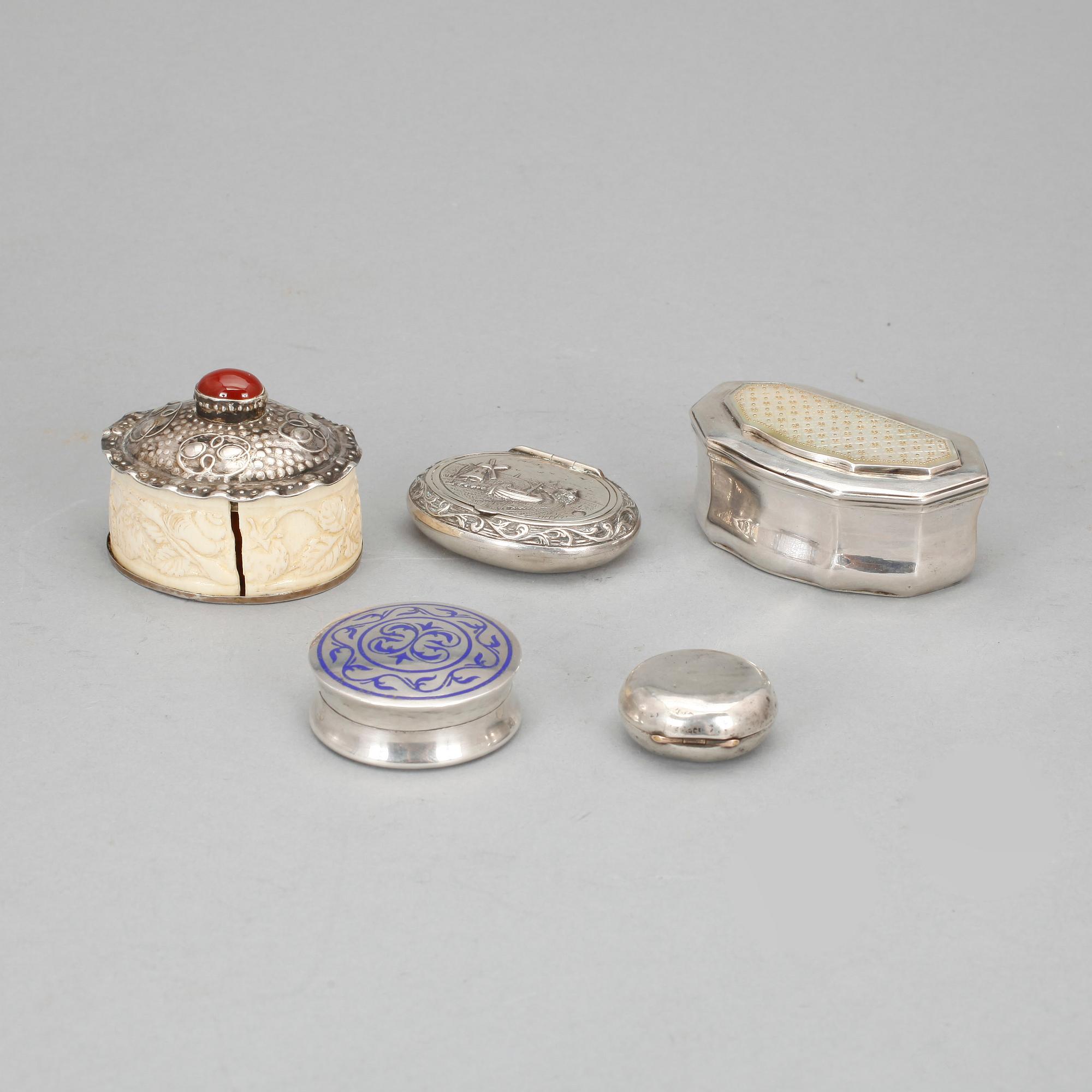 DOSOR, 5 st, silver och ben, bla England, 1900-tal. Total vikt ca 160 gram.