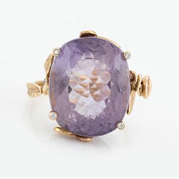 Ring 18K gold with an amethyst and round brilliant-cut diamonds, Mandelstam.
