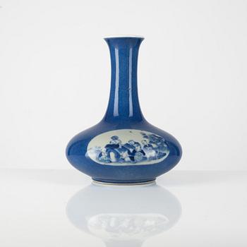 A blur and white porcelain vase, China, late Qing dynasty.