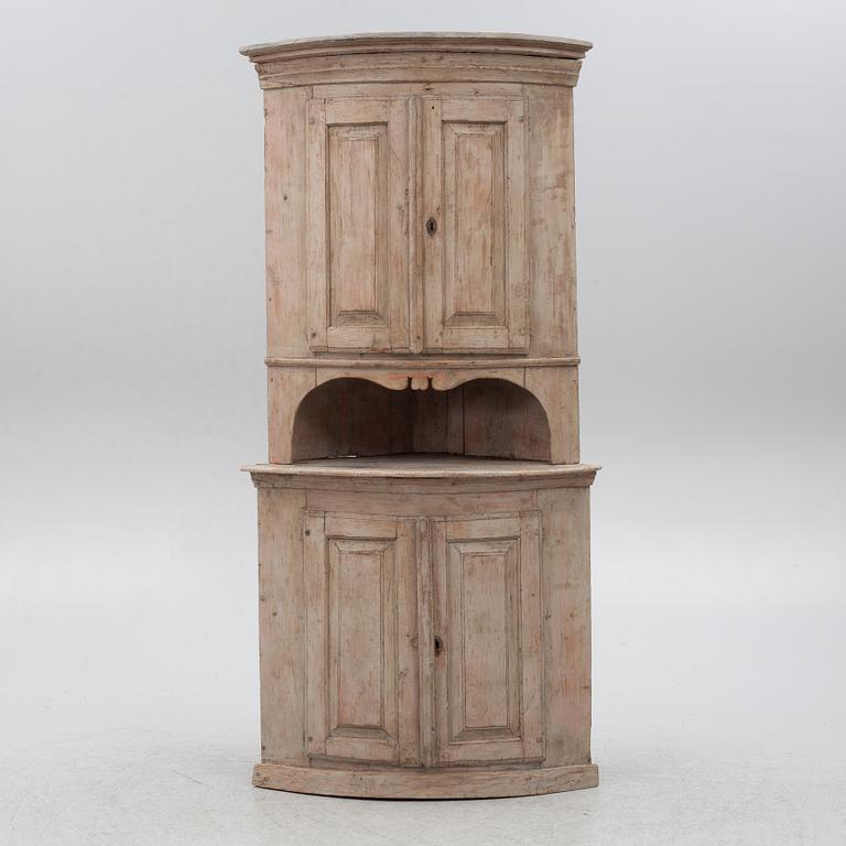A Gustavian corner cabinet, circa 1800.
