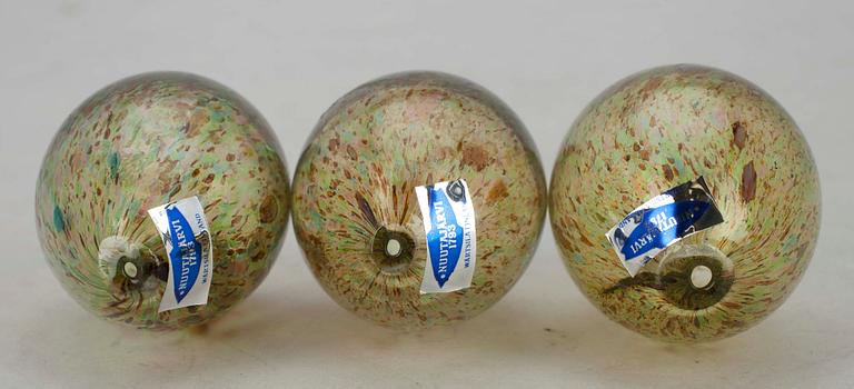 VAS, glas, Kaj Franck, sign. KF Nuutajärvi Notsjö -60, samt ÄGG, 3 st, glas, Notsjö, 1900-talets senare hälft.